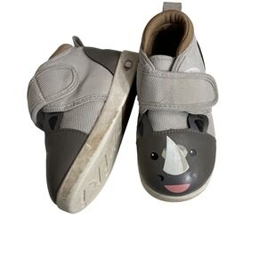 IKIKI Rhini Squeaky Toddler Shoe 7 Grey Fabric Hook Eye Closure Non Marking Sole